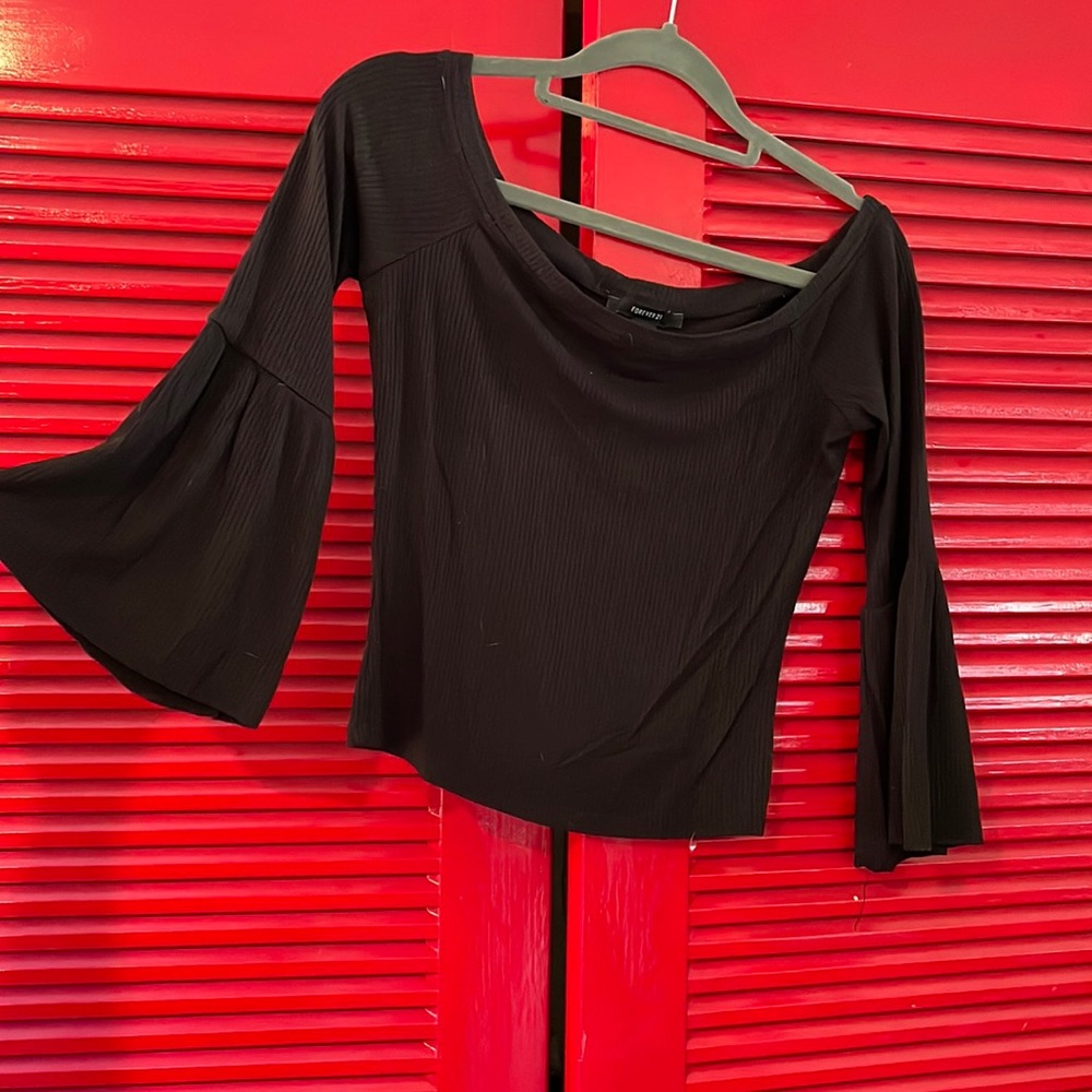 Forever 21 cropped rib bell sleeve black shirt stretch off shoulder M med medium